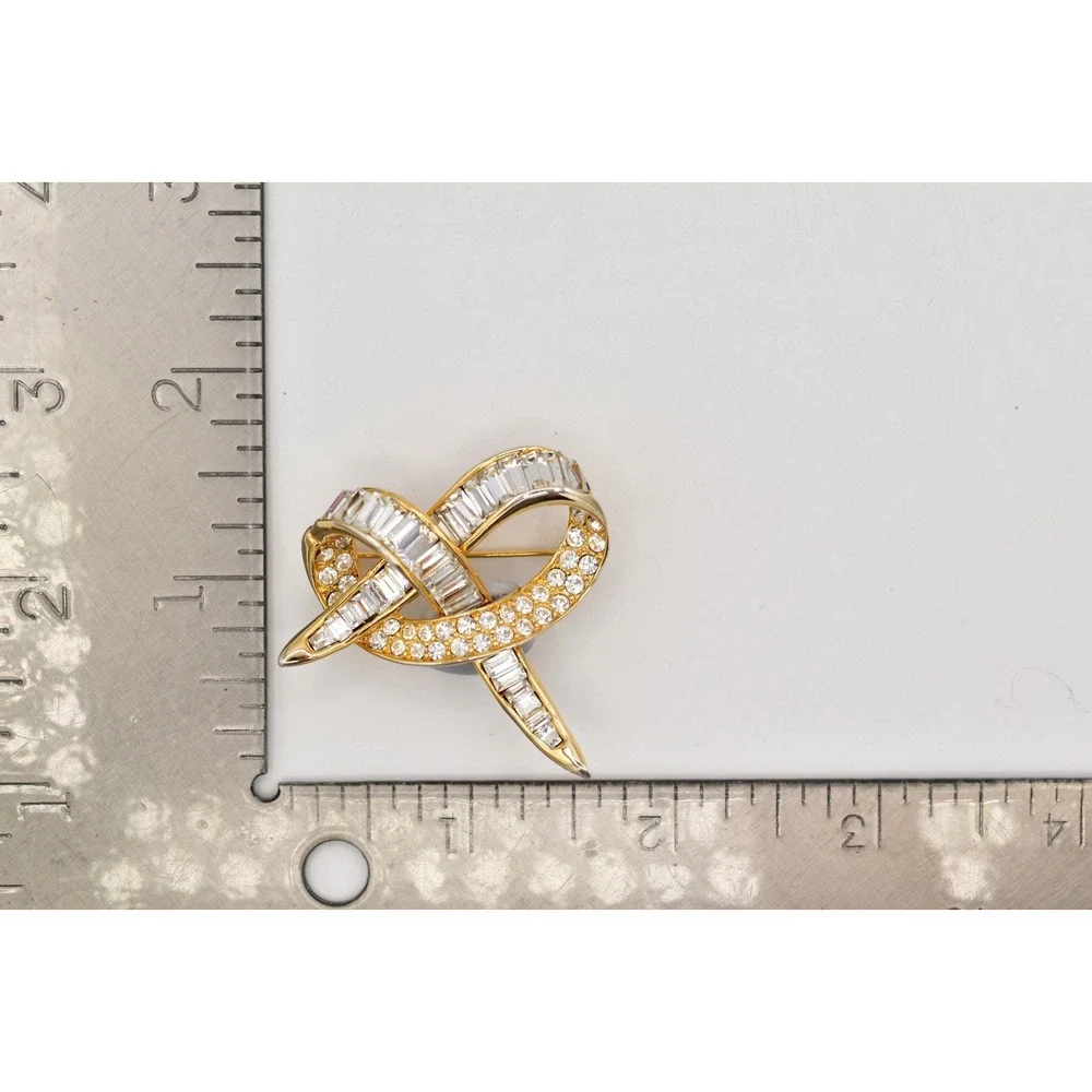 Vintage Crystal Heart Pretzel Knot Pin Brooch Baguette Rhinestone Gold 1980s 9B
